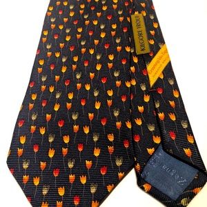 Ermenegildo Zegna Men’s Tie.  Made in Italy. Tulip patterned.